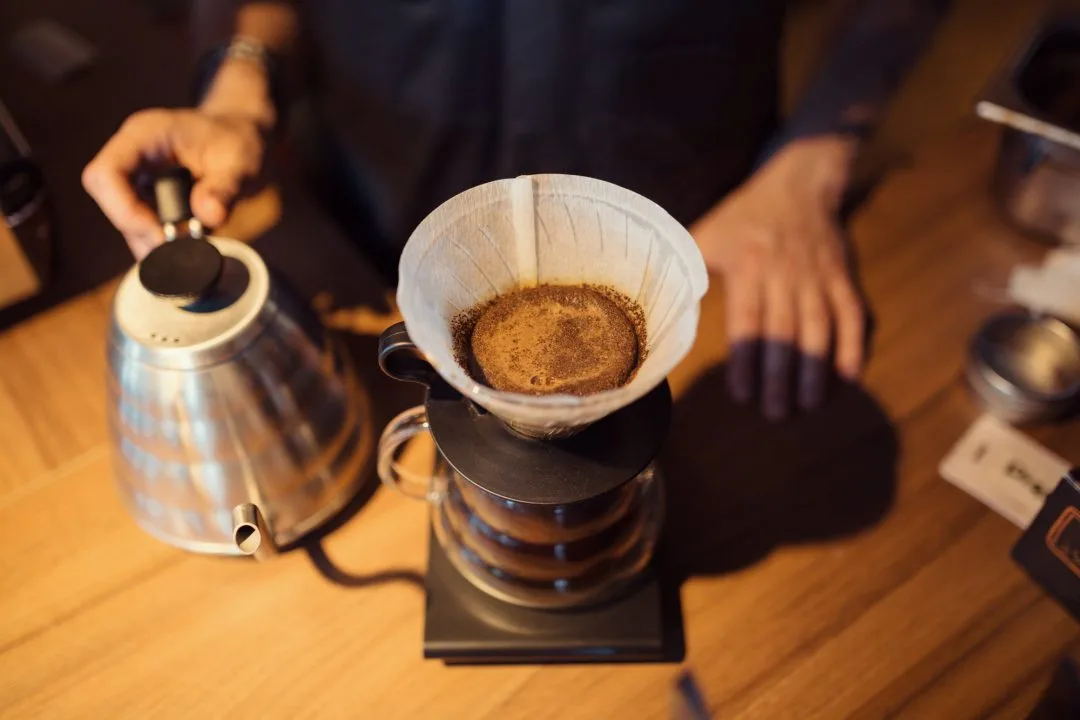 Preparación de café filtrado de especialidad, el método de goteo de los sobres Drips